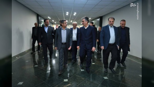 همتی با رای اعتماد دولت در بانک مرکزی مستقر شد