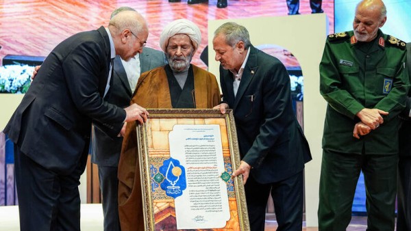 اعطای نشان‌های «مشهدالرضا» به برگزیدگان توسط قالیباف