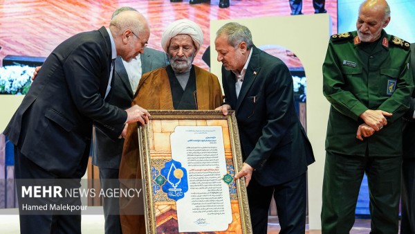 سومین دوره نشان «مشهدالرضا (ع)» با حضور قالیباف در مشهد برگزار شد