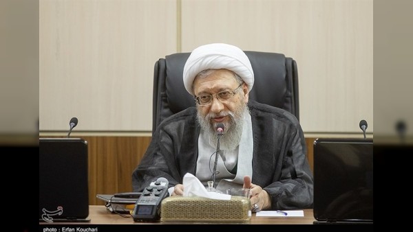 آیت‌الله لاریجانی: انتقاد حق مردم است، اما نباید به دشمن فرصت داد