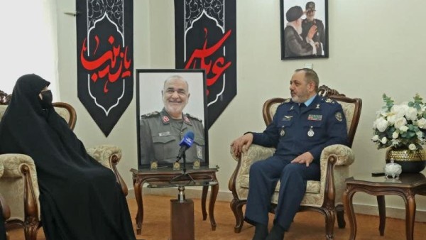 دیدار وزیر دفاع با خانواده شهید سلامی: توان موشکی ایران قابل مذاکره نیست!