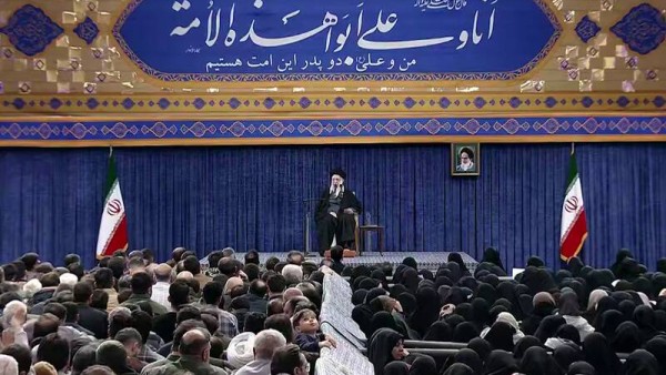 رهبر انقلاب: آمریکا پشت مذاکره، در پشت صحنه جنگ می‌چید!