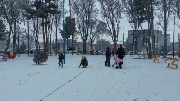 تصاویر خیره‌کننده از بارش برف در اهر آذربایجان شرقی