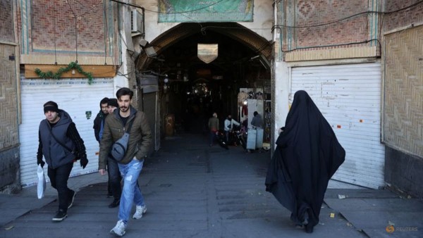 کشته‌شدن ۱۶ نفر در اعتراضات ایران؛ رهبر انقلاب: تسلیم دشمن نمی‌شویم