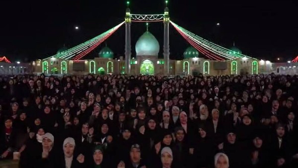 واکنش جالب دانش‌آموزان در اعتکاف جمکران به ترامپ: 'حریفت منم!'