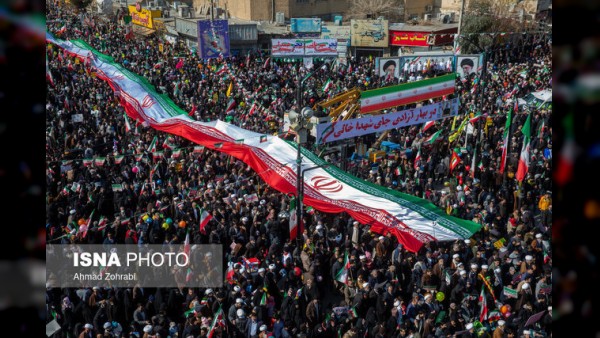 تجمع گسترده قم: مردم انقلابی بیعت با رهبری را تجدید کردند