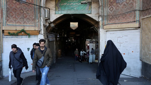 اعتراضات اقتصادی ایران؛ ترامپ قول حمایت داد، خامنه‌ای هشدار