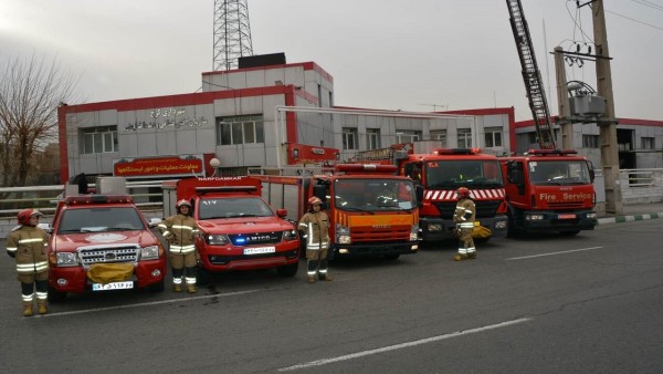 جزئیات عملیات گسترده آتش نشانان تهران در مهار آتش سوزی کارخانه لبنیاتی آمل