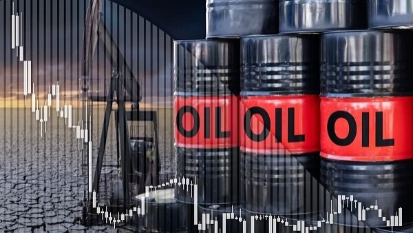 پیش بینی کارشناسان: قیمت نفت برنت در سال 2026 به 61 تا 65 دلار می رسد