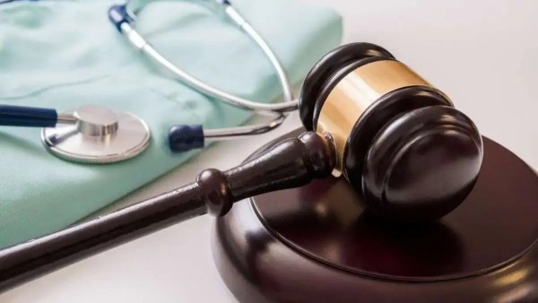 هشدار درباره رشد زیرمیزی در پزشکی و راهکارهای مقابله با آن