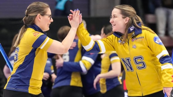 Christina Black and Selena Sturmay advance to Scotties Tournament of Hearts playoff