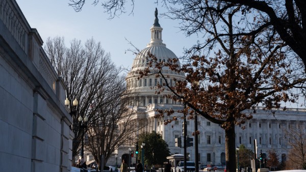 Democrats push for new rules on federal immigration agents as GOP resists