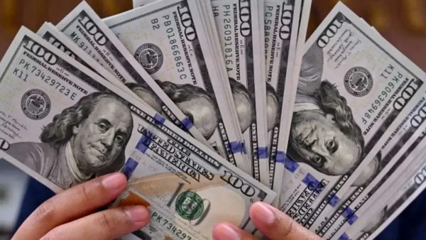 دلار به بالاترین نرخ یک ماه اخیر رسید